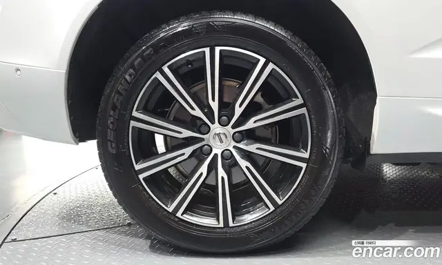 Volvo XC60 2021 2.0 автомат (гидро), миниатюра 5