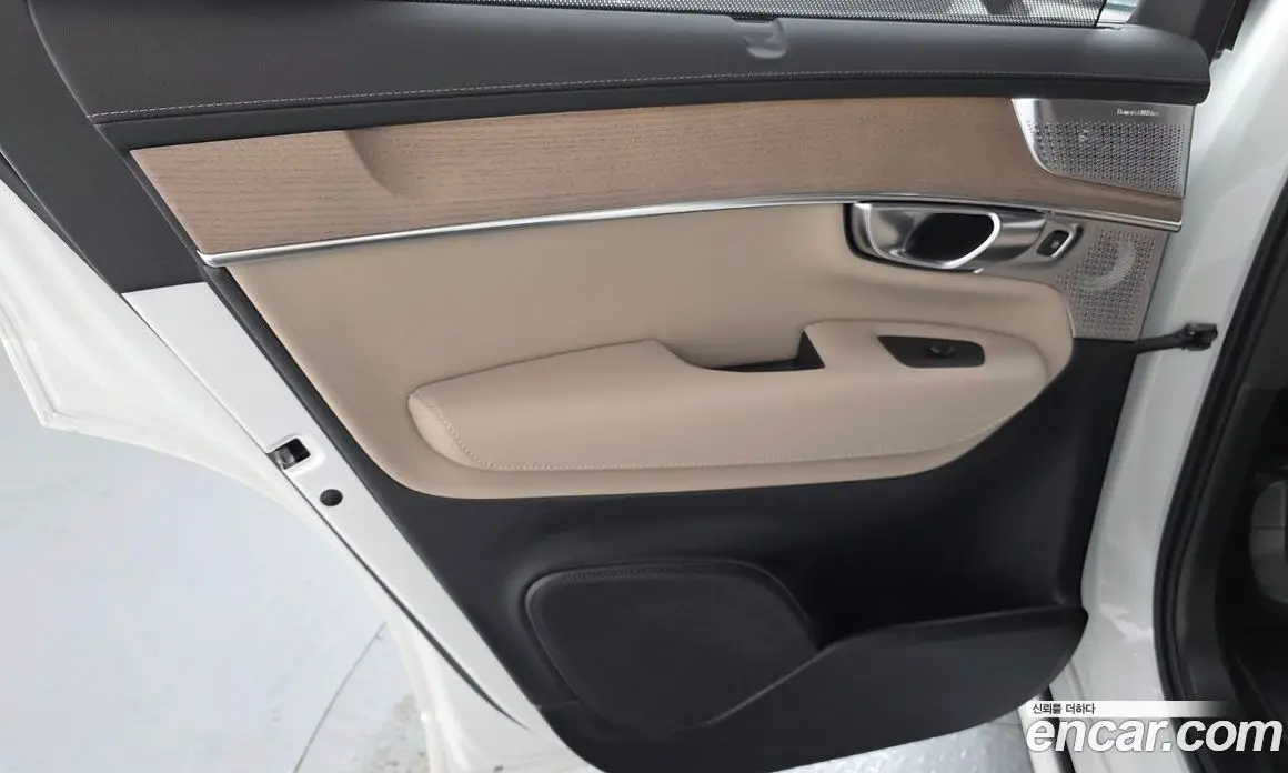 Volvo XC90 2025 2.0 автомат (гидро), фото 15