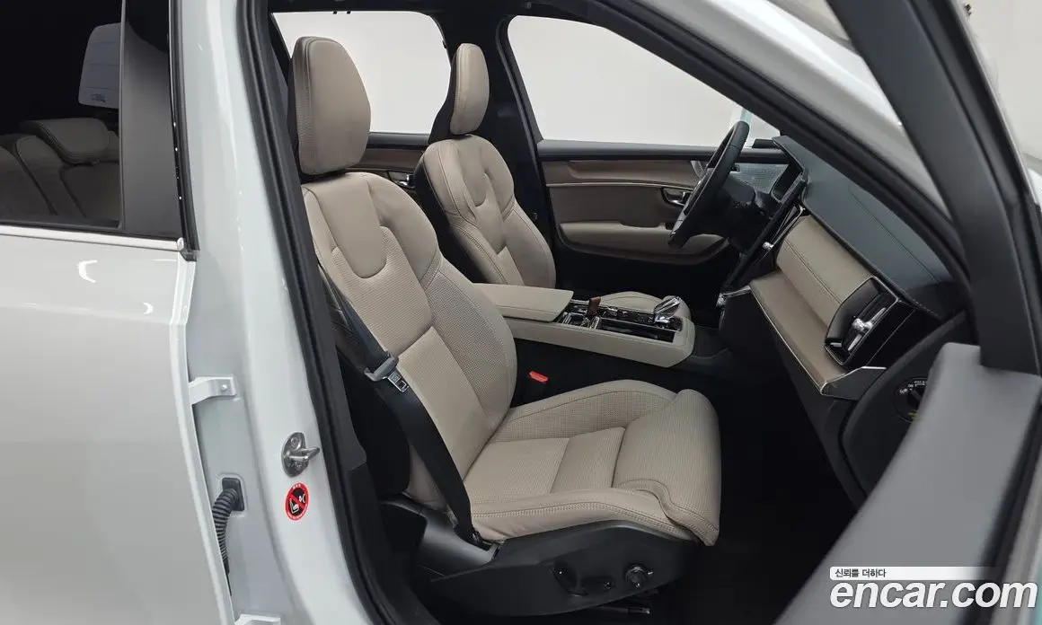 Volvo XC90 2025 2.0 автомат (гидро), фото 16