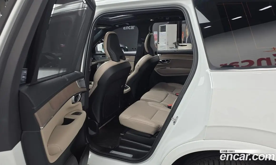 Volvo XC90 2025 2.0 автомат (гидро), фото 17