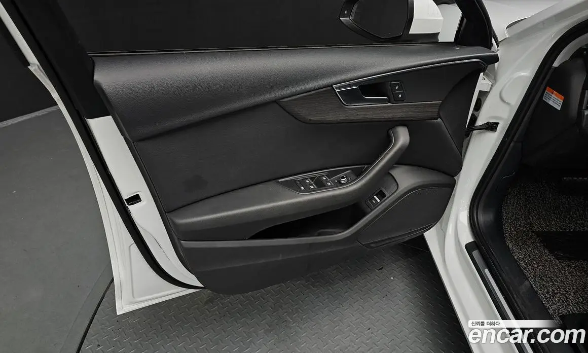 Audi A4 2018 2.0 автомат (гидро), фото 14