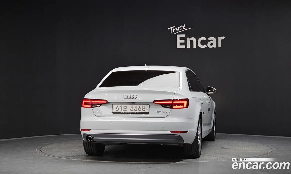 Audi A4 2018 2.0 автомат (гидро), фото 4