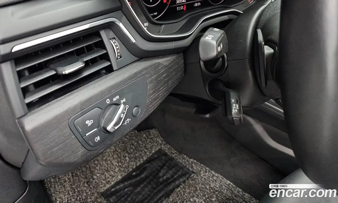 Audi A4 2018 2.0 автомат (гидро), фото 32