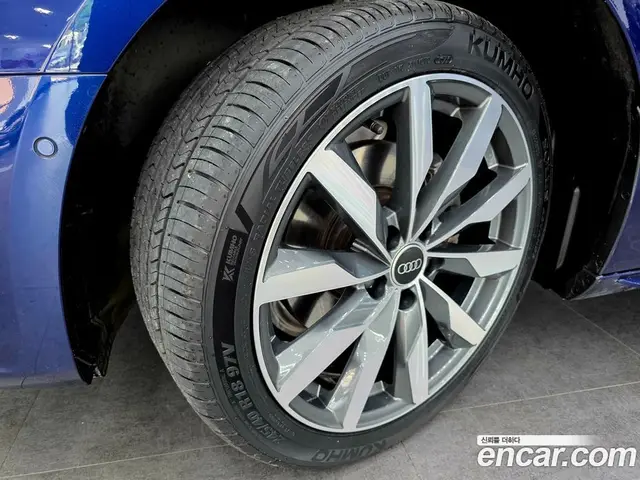 Audi A4 2023 2.0 автомат (гидро), миниатюра 5