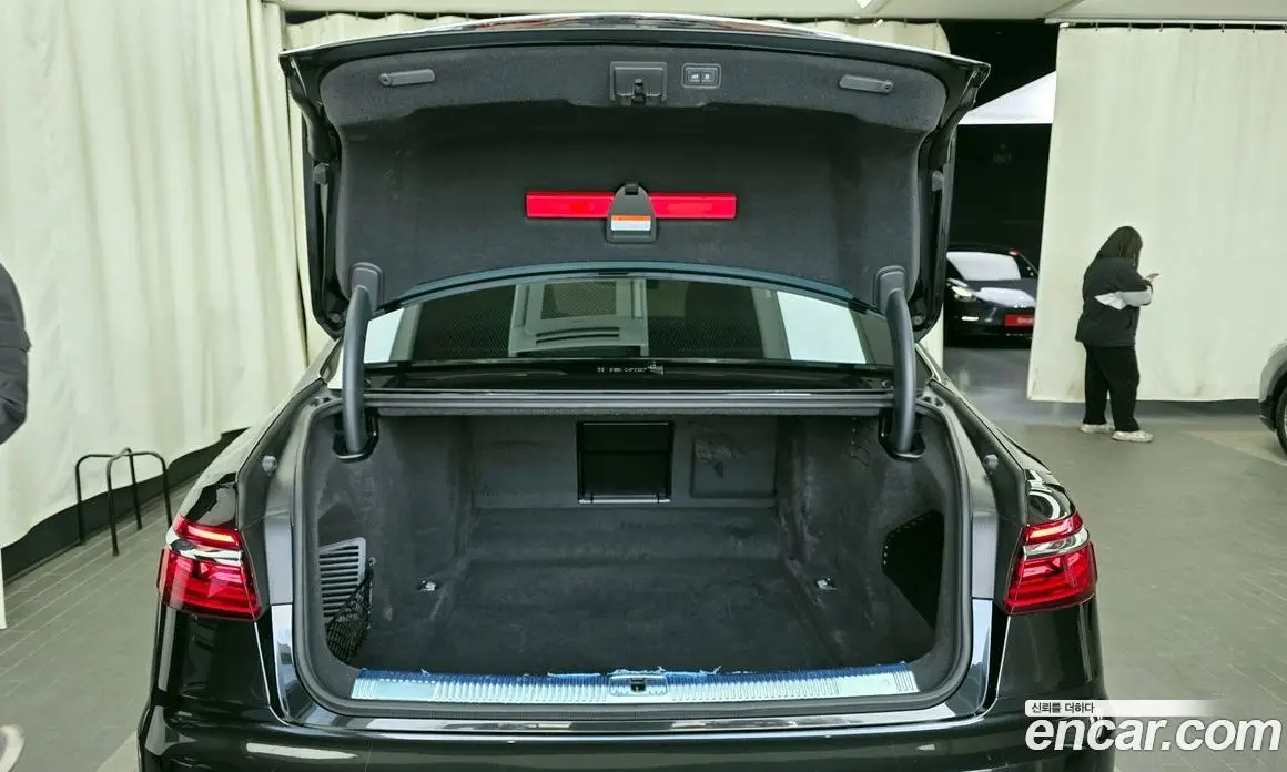 Audi A8 2023 3.0 автомат (гидро), фото 20