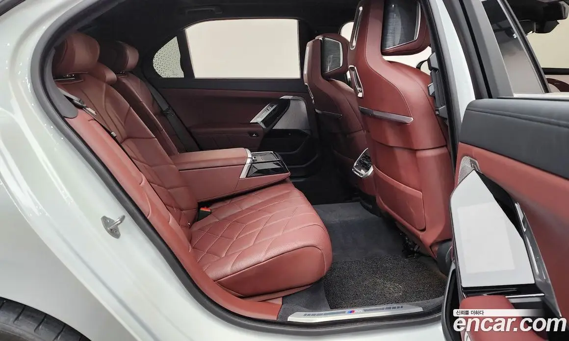 BMW 7 серия 2024 3.0 автомат (гидро), фото 17