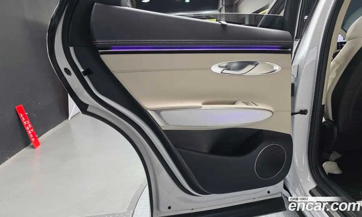 Genesis GV70 2025 2.5 автомат (гидро), фото 15