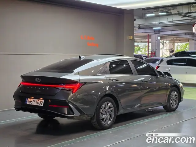 Hyundai Avante 2023 1.6 автомат (гидро), миниатюра 2