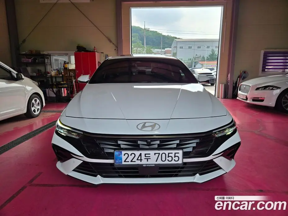Hyundai Avante 2024 1.6 автомат (гидро), фото 3