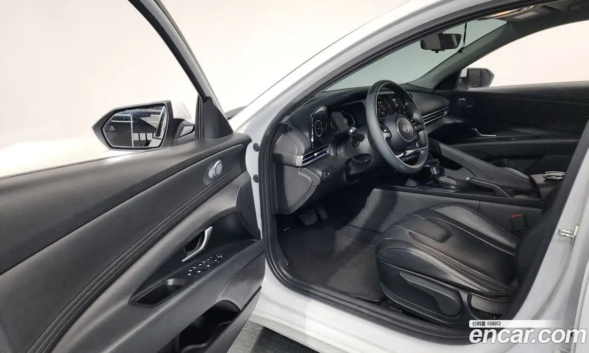 Hyundai Avante 2024 1.6 автомат (гидро), фото 13