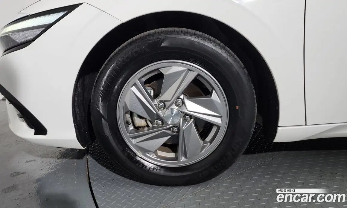 Hyundai Avante 2024 1.6 автомат (гидро), фото 5