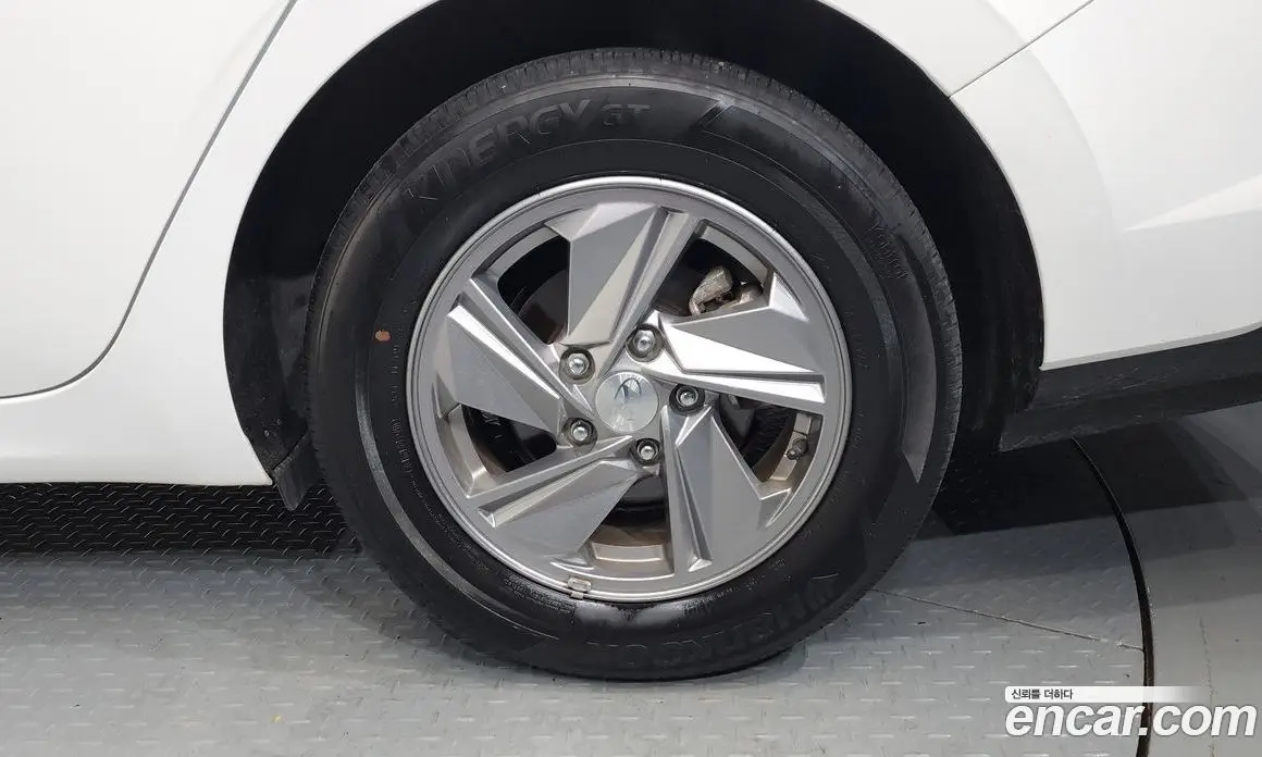 Hyundai Avante 2024 1.6 автомат (гидро), фото 7