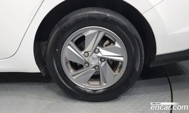 Hyundai Avante 2024 1.6 автомат (гидро), миниатюра 7
