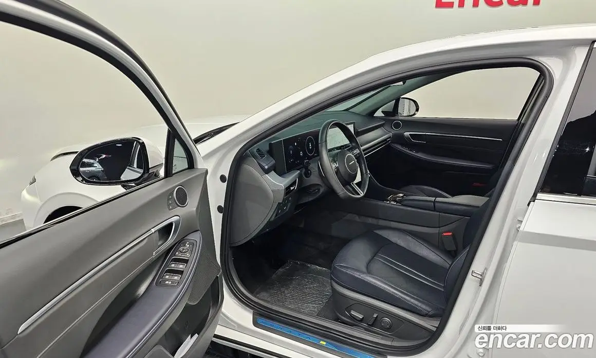 Hyundai Sonata 2023 1.6 автомат (гидро), фото 13