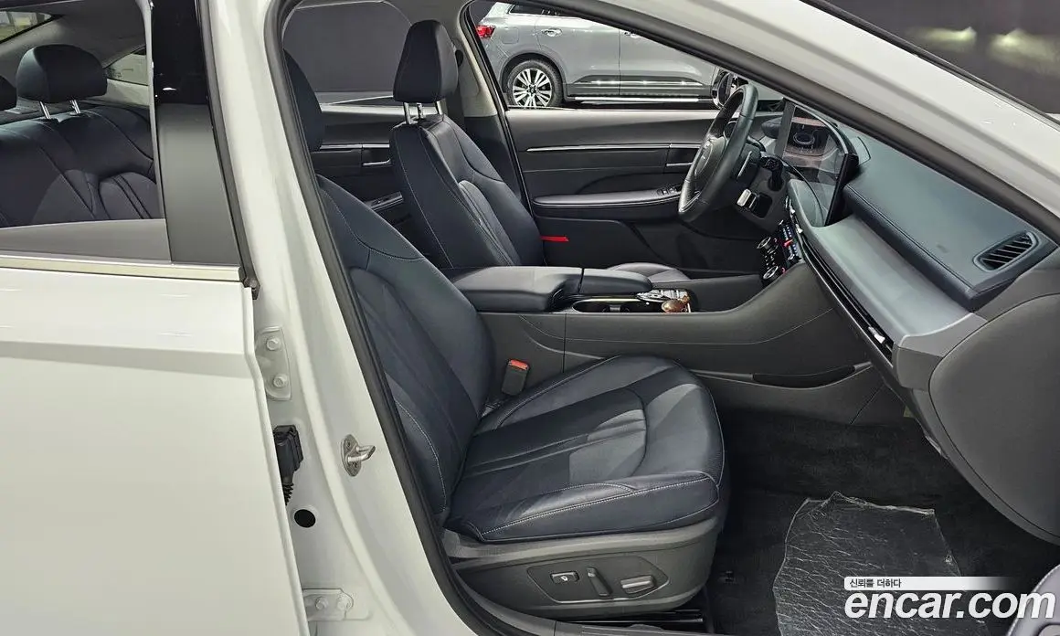 Hyundai Sonata 2023 1.6 автомат (гидро), фото 16