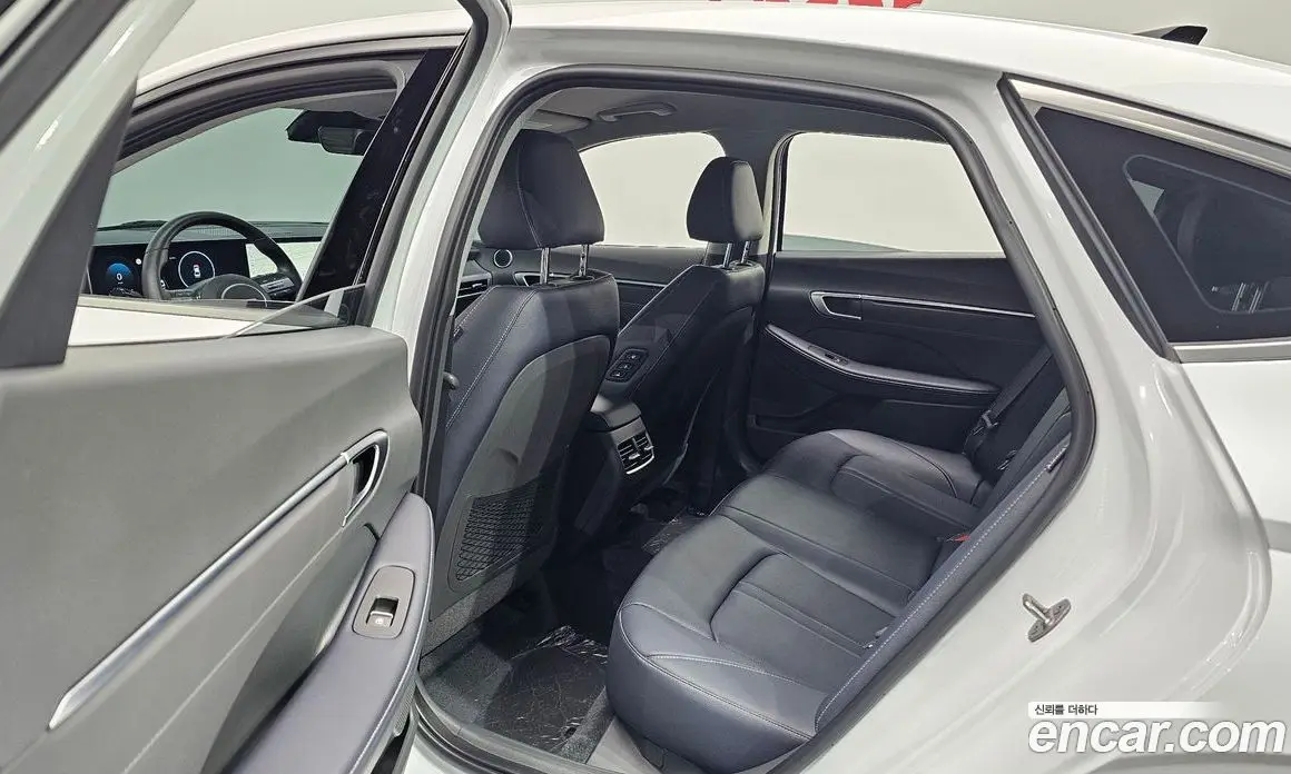 Hyundai Sonata 2023 1.6 автомат (гидро), фото 17