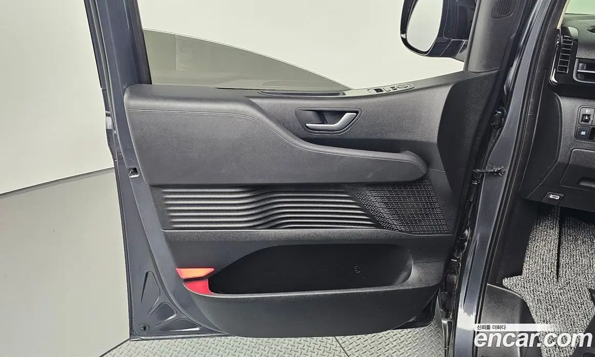 Hyundai Staria 2021 2.2 автомат (гидро), фото 14