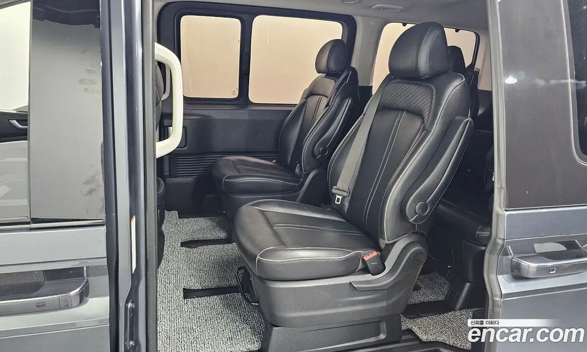 Hyundai Staria 2021 2.2 автомат (гидро), фото 17