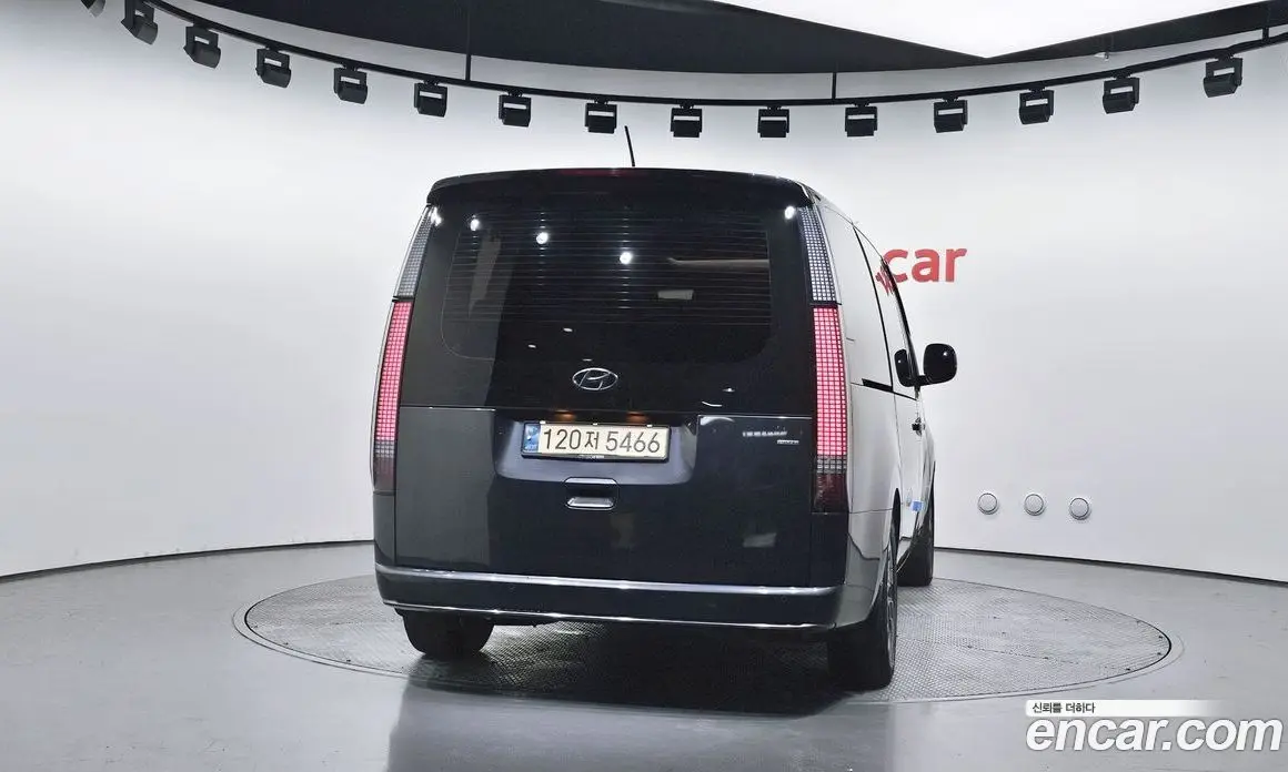 Hyundai Staria 2021 2.2 автомат (гидро), фото 4