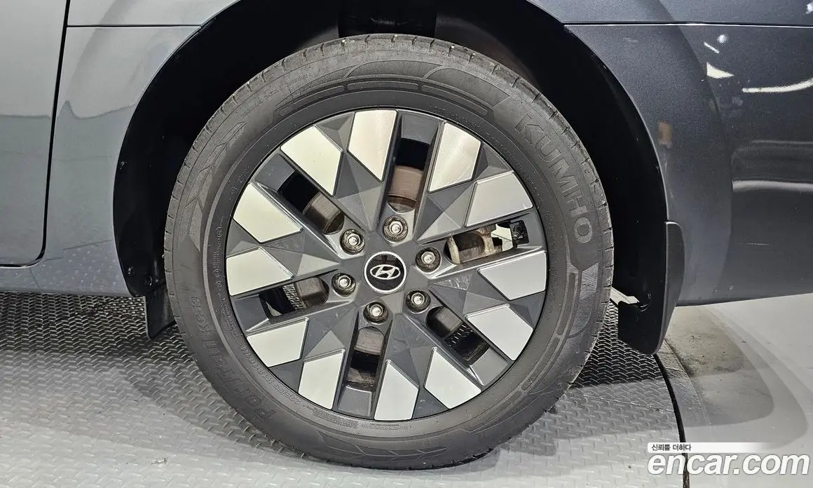 Hyundai Staria 2021 2.2 автомат (гидро), фото 7