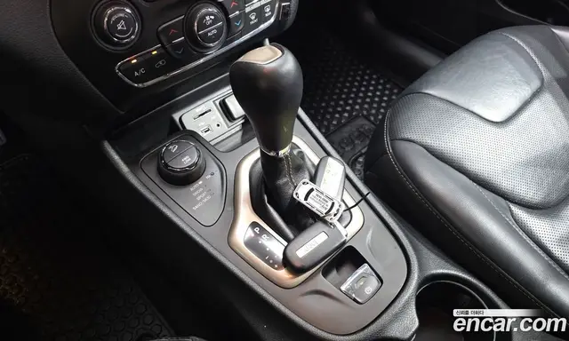 Jeep Cherokee 2015 2.0 автомат (гидро), миниатюра 9