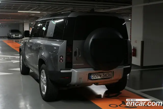 Land Rover Defender 2021 3.0 автомат (гидро), миниатюра 3