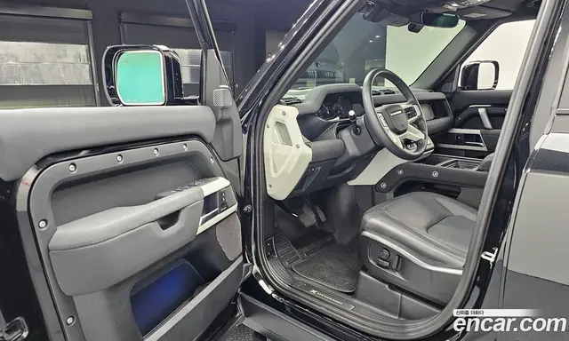 Land Rover Defender 2023 2.0 автомат (гидро), миниатюра 12