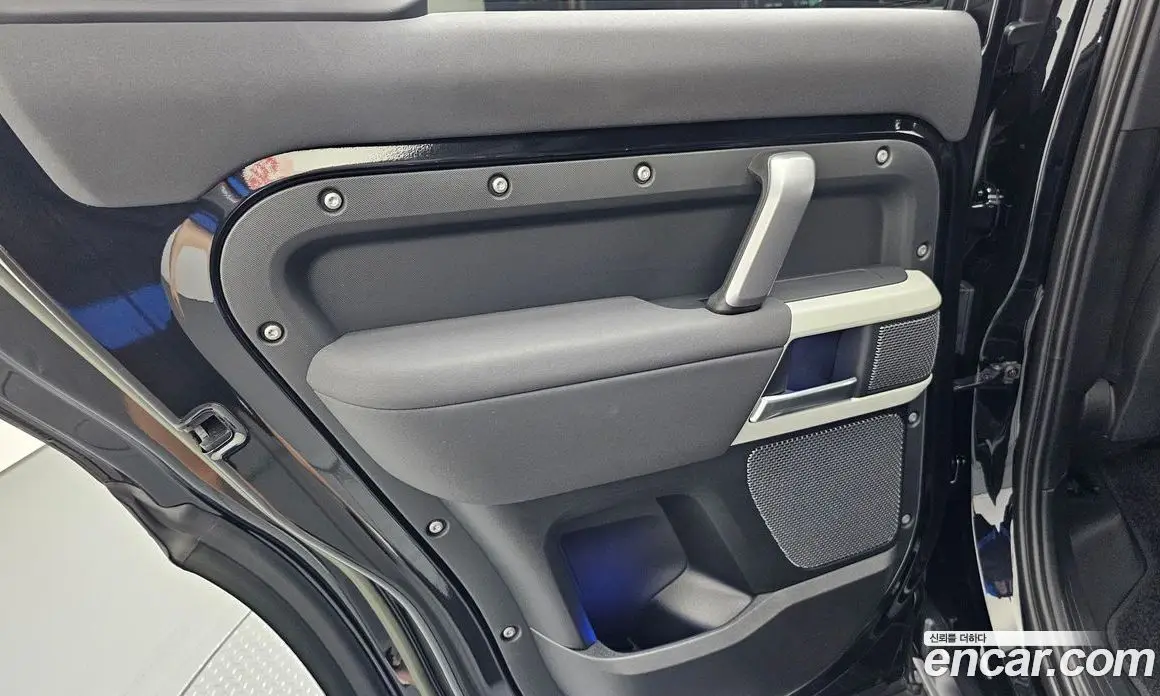 Land Rover Defender 2023 2.0 автомат (гидро), фото 14