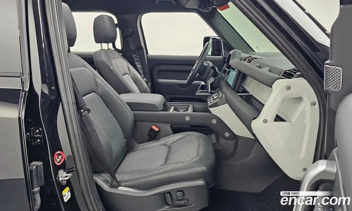 Land Rover Defender 2023 2.0 автомат (гидро), фото 16