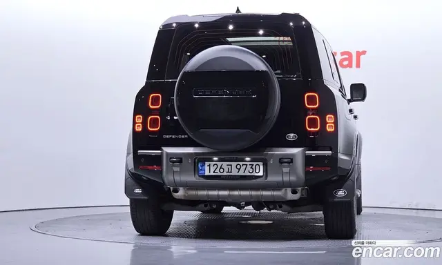 Land Rover Defender 2023 2.0 автомат (гидро), миниатюра 3