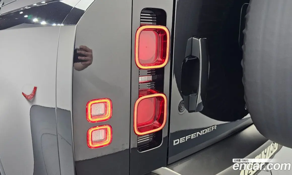 Land Rover Defender 2023 2.0 автомат (гидро), фото 8
