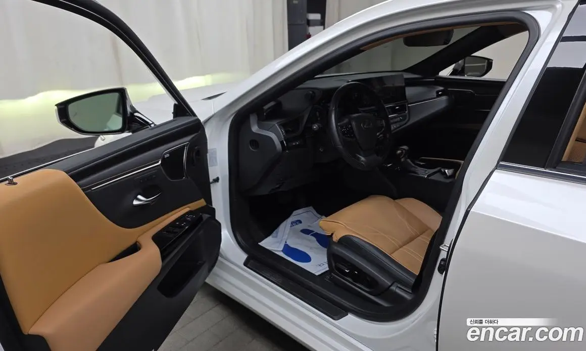 Lexus ES 2023 2.5 автомат (гидро), фото 13