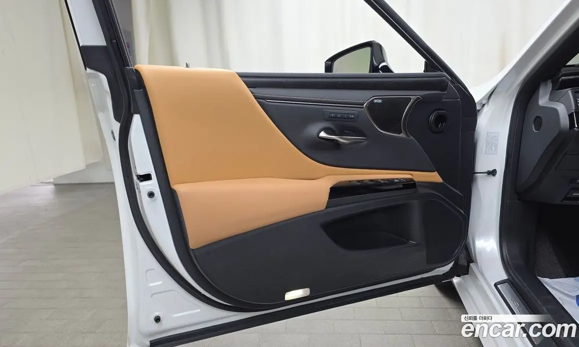 Lexus ES 2023 2.5 автомат (гидро), фото 14