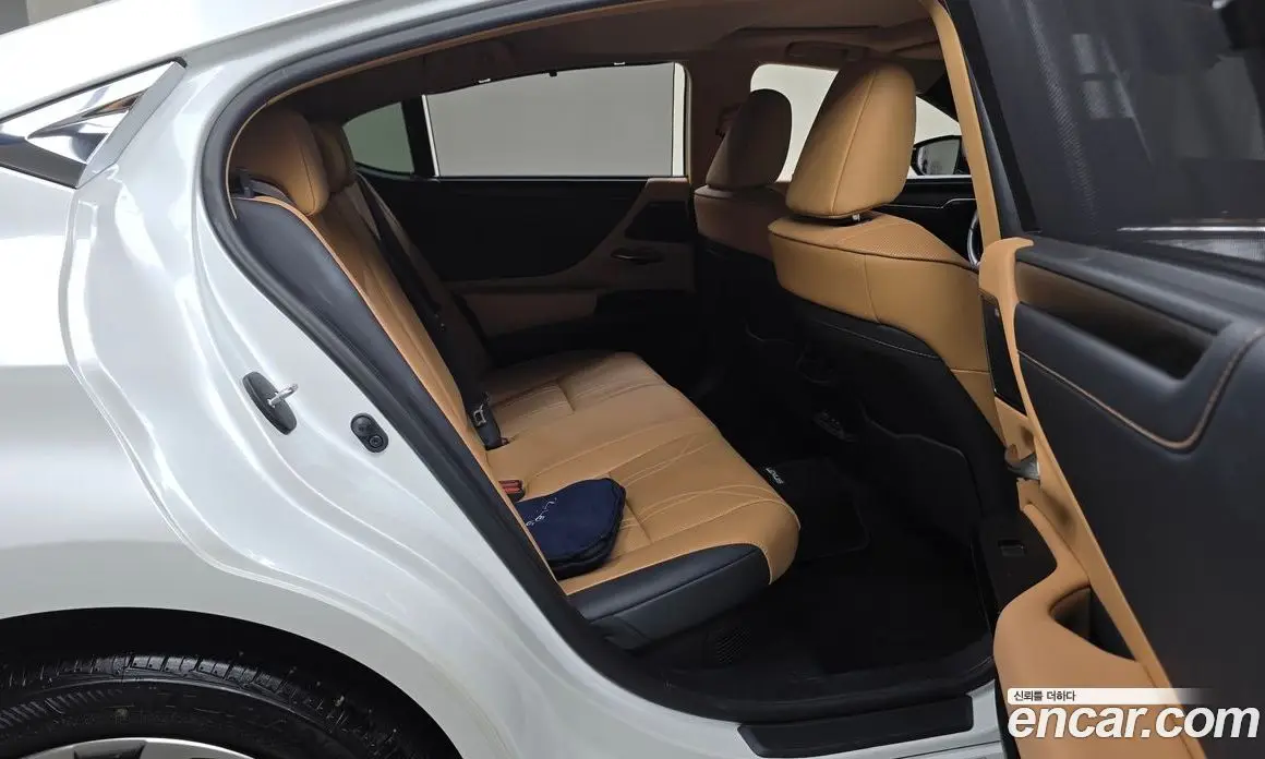 Lexus ES 2023 2.5 автомат (гидро), фото 17