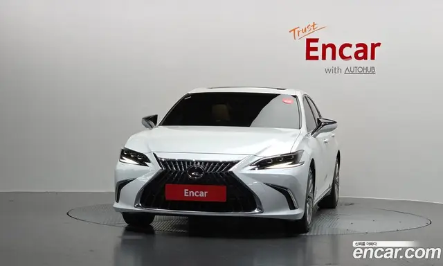 Lexus ES 2023 2.5 автомат (гидро), миниатюра 3