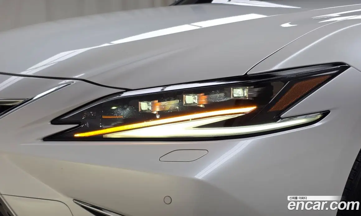 Lexus ES 2023 2.5 автомат (гидро), фото 8