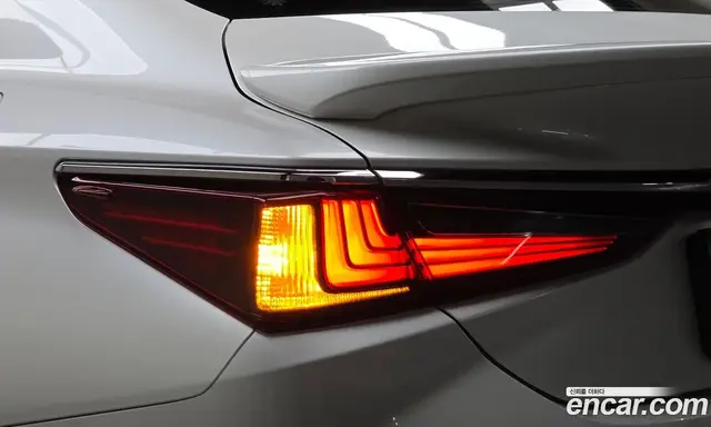 Lexus ES 2023 2.5 автомат (гидро), миниатюра 9