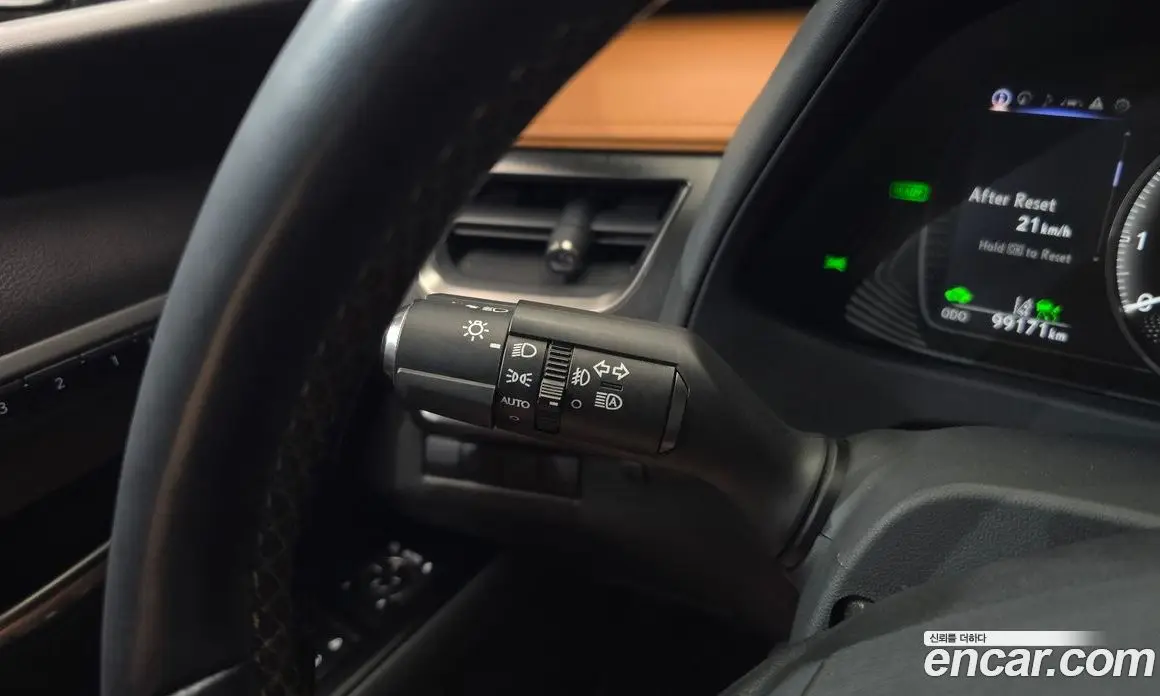 Lexus UX 2019 2.0 автомат (гидро), фото 24