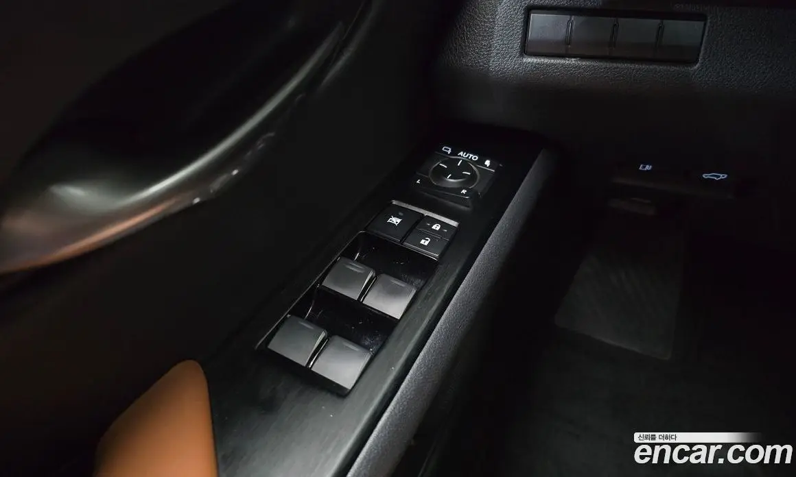 Lexus UX 2019 2.0 автомат (гидро), фото 31