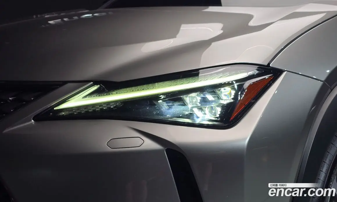Lexus UX 2019 2.0 автомат (гидро), фото 8