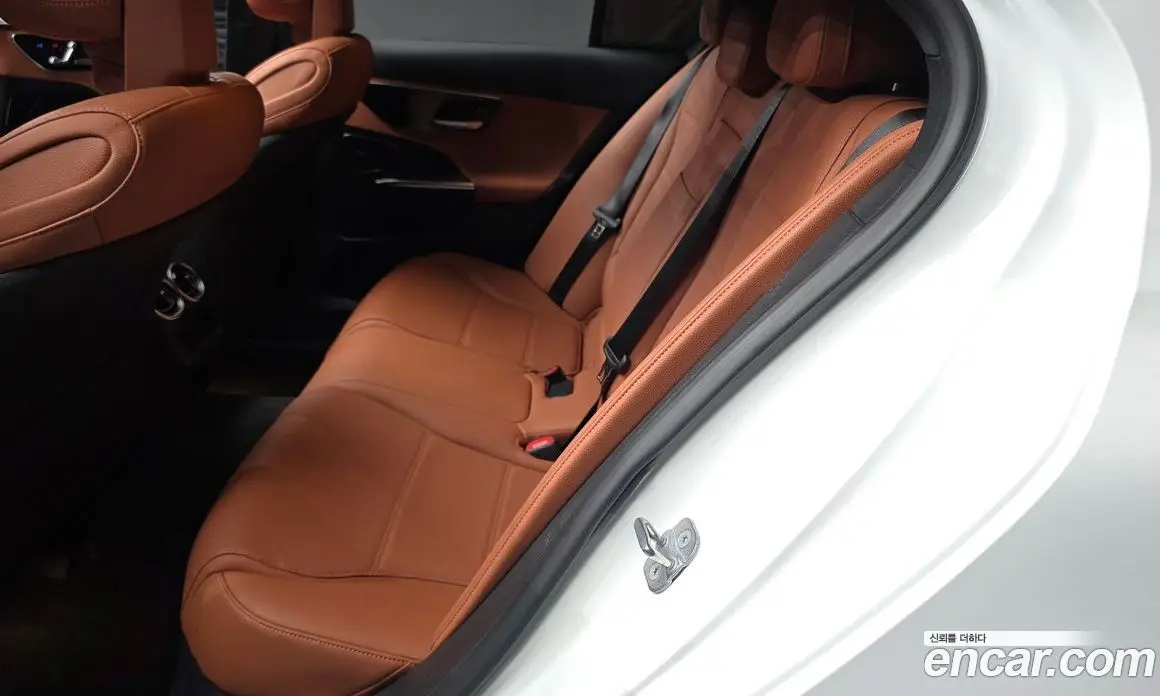 Mercedes-Benz C-Class 2024 2.0 автомат (гидро), фото 16