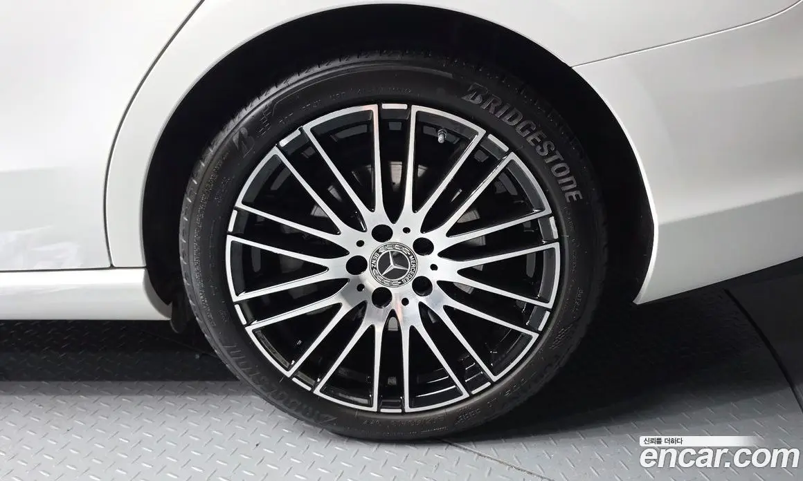 Mercedes-Benz C-Class 2024 2.0 автомат (гидро), фото 5