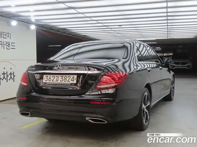 Mercedes-Benz E-Class 2019 2.0 автомат (гидро), миниатюра 2