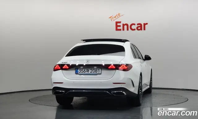 Mercedes-Benz E-Class 2025 2.0 автомат (гидро), миниатюра 4