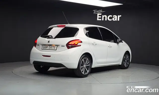 Peugeot 208 2016 1.6 автомат (гидро), миниатюра 2