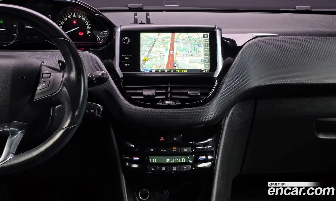 Peugeot 208 2016 1.6 автомат (гидро), фото 12