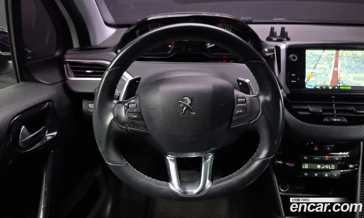 Peugeot 208 2016 1.6 автомат (гидро), фото 13