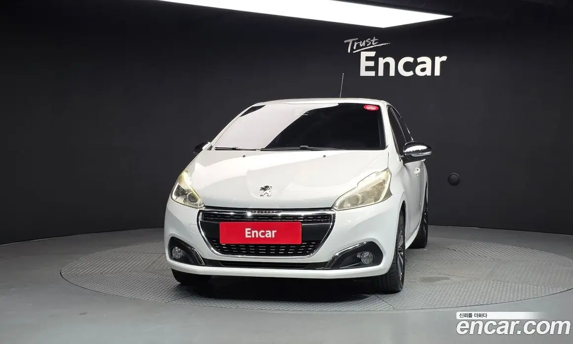 Peugeot 208 2016 1.6 автомат (гидро), фото 3