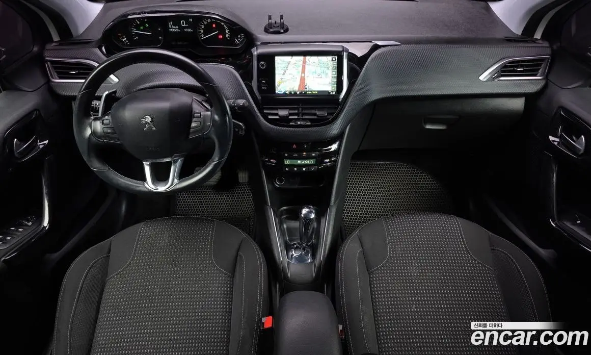 Peugeot 208 2016 1.6 автомат (гидро), фото 7