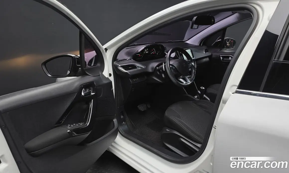 Peugeot 208 2016 1.6 автомат (гидро), фото 10